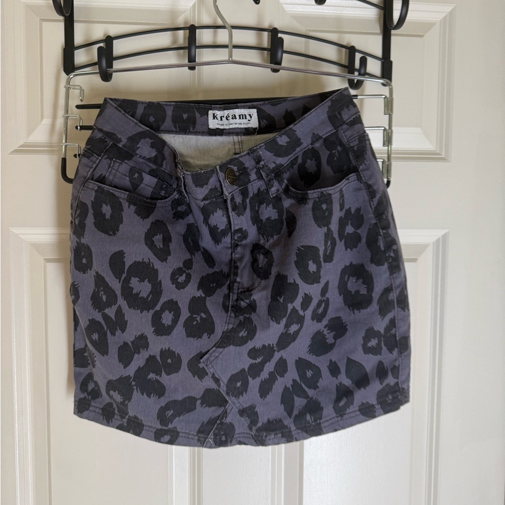 Black cheetah print skirt